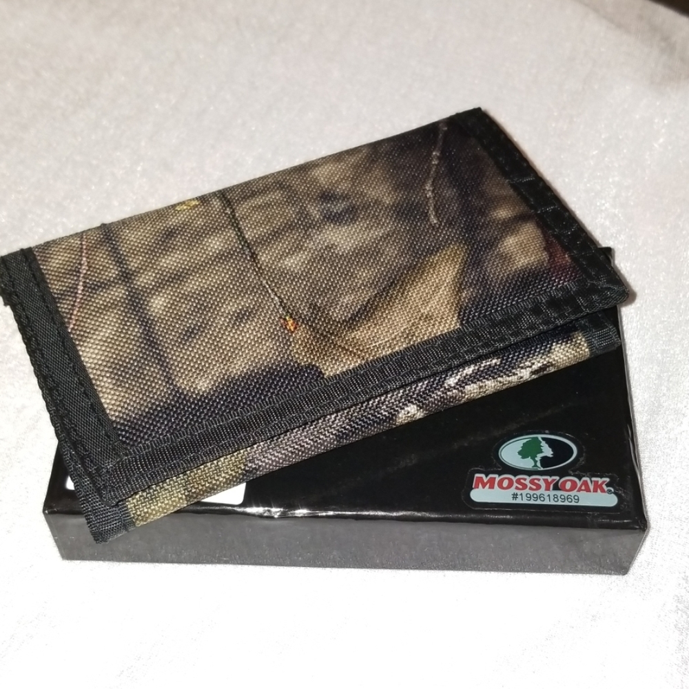 Mossy Oak Trifold Canvas Wallet - Picture 3 of 8